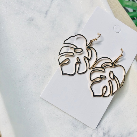 LAST ONE Armora’s | Gold Metal Palm Leaf Earrings! - Picture 3 of 3